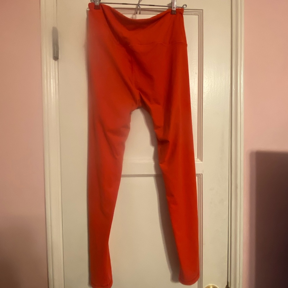 Victoria’s Secret knockout leggings